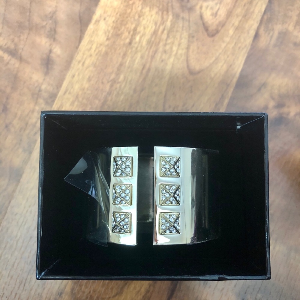NWOT Victoria Secret Gold Bangle Bracelet